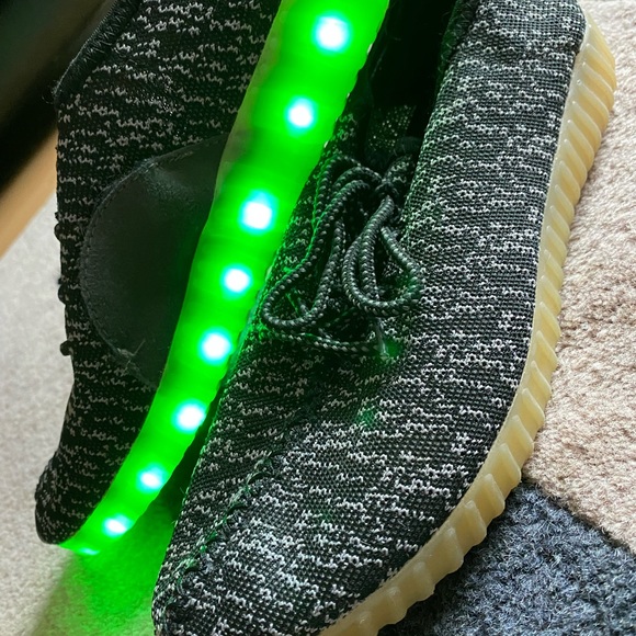 4/$10✨ light up sneakers - Picture 3 of 5